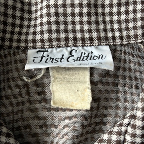 70’s brown gingham button down 
Size. Xs
Shoulders: 15’
Bust: 17’ - Picture 4 of 6